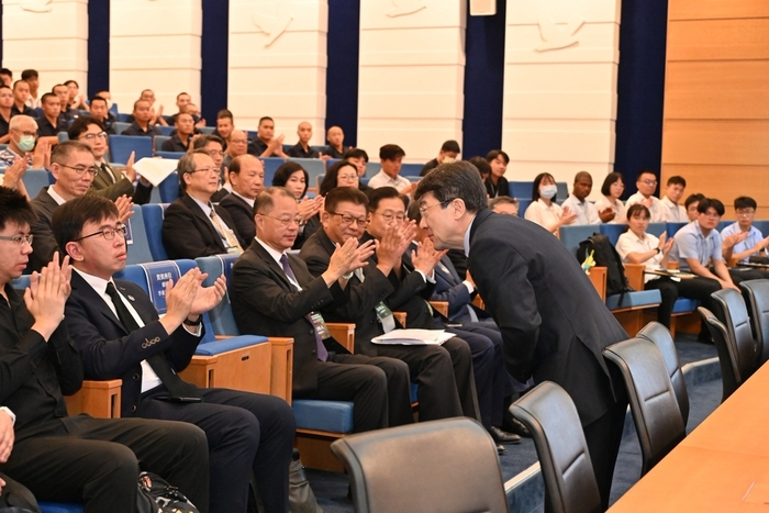 韓國李東熹院長發表