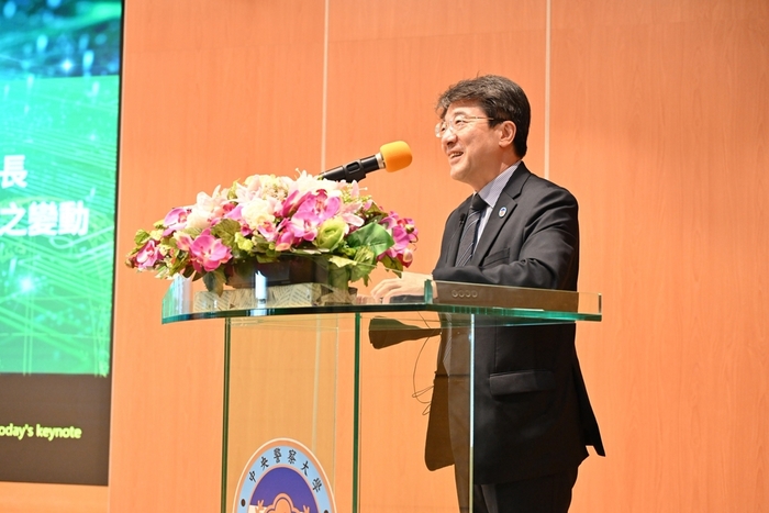 韓國李東熹院長發表